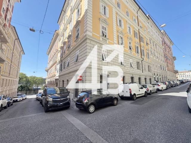 Locale Commerciale in vendita a Borgo Teresiano, Trieste