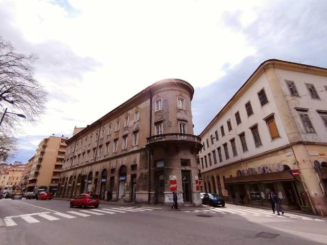 Locale Commerciale in vendita a Barriera Vecchia-San Giacomo, Villa Opicina