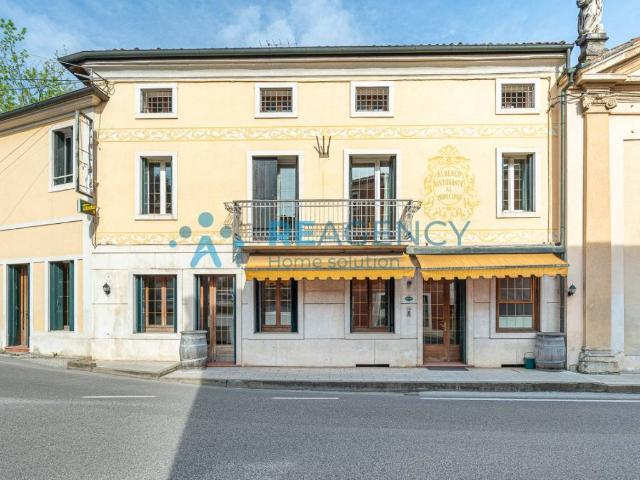 Locale Commerciale in vendita a Trissino, Veneto