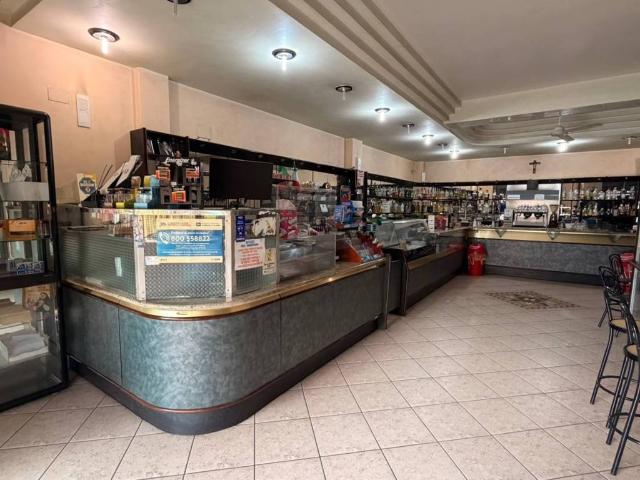 Locale Commerciale in vendita a Montegrappa, Puglia