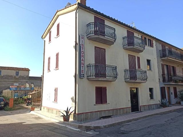 Locale Commerciale in vendita a Tuoro Sul Trasimeno, Umbria