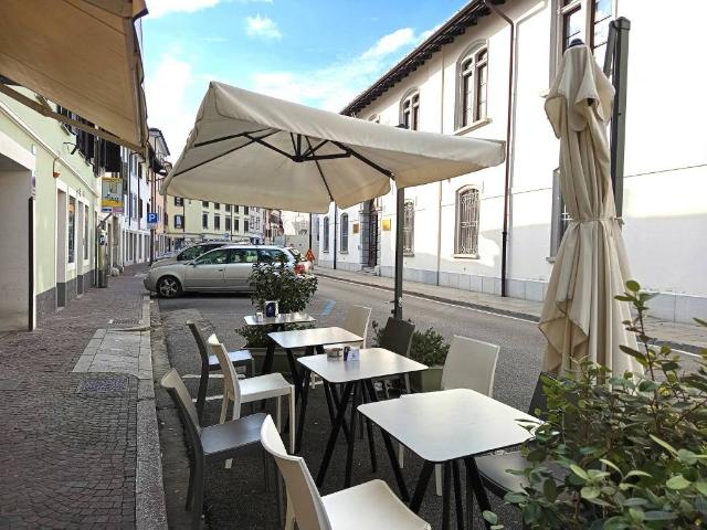 Locale Commerciale in vendita a Borgo Pracchiuso, Reana Del Roiale