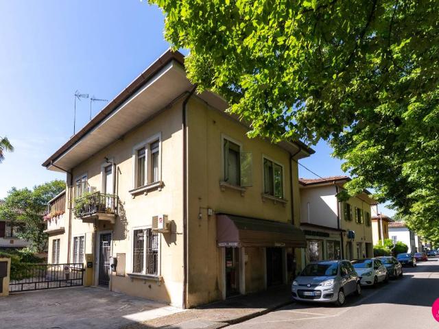 Locale Commerciale in vendita a Cormôr Alto, Reana Del Roiale