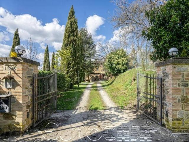 Locale Commerciale in vendita a Umbertide, Umbria