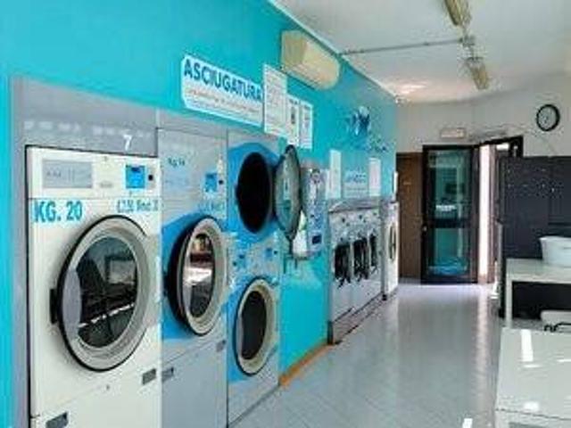 Locale Commerciale in vendita a Urago D'oglio, Lombardia