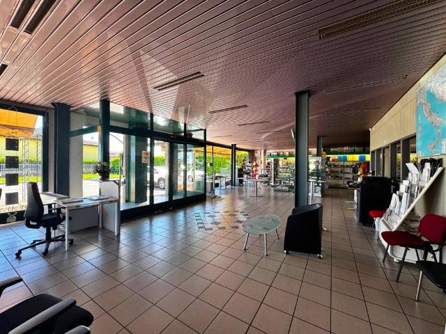 Locale Commerciale in vendita a Vailate, Lombardia