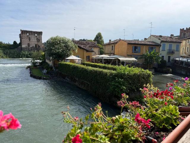 Locale Commerciale in vendita a Borghetto, Valeggio Sul Mincio