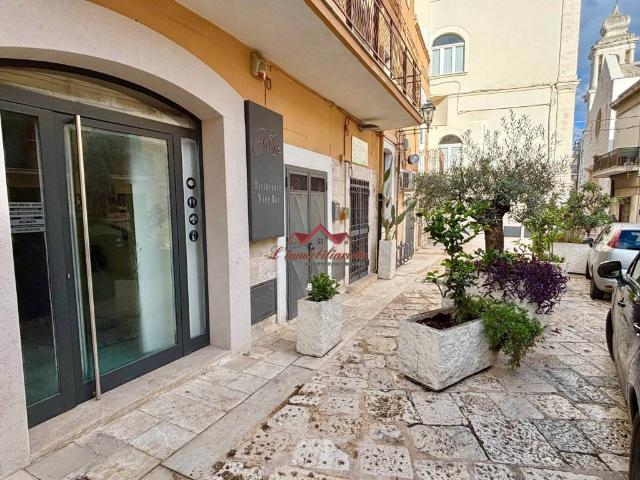 Locale Commerciale in vendita a Valenzano San Lorenzo, Puglia