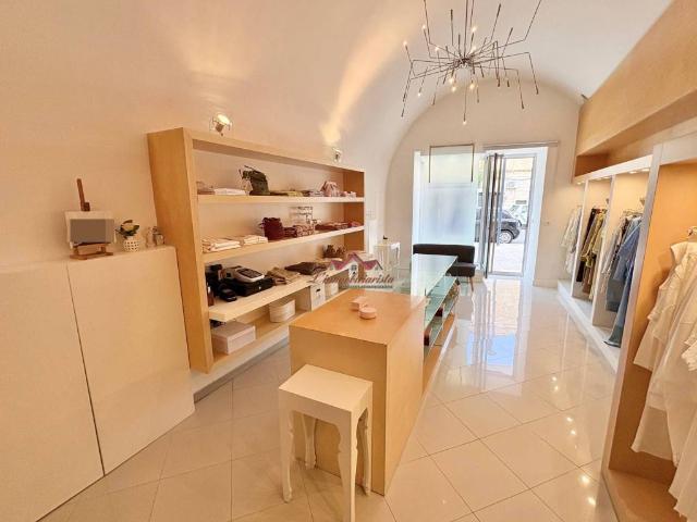 Locale Commerciale in vendita a Valenzano San Lorenzo, Puglia