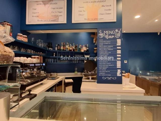 Locale Commerciale in vendita a Vallefoglia, Marche