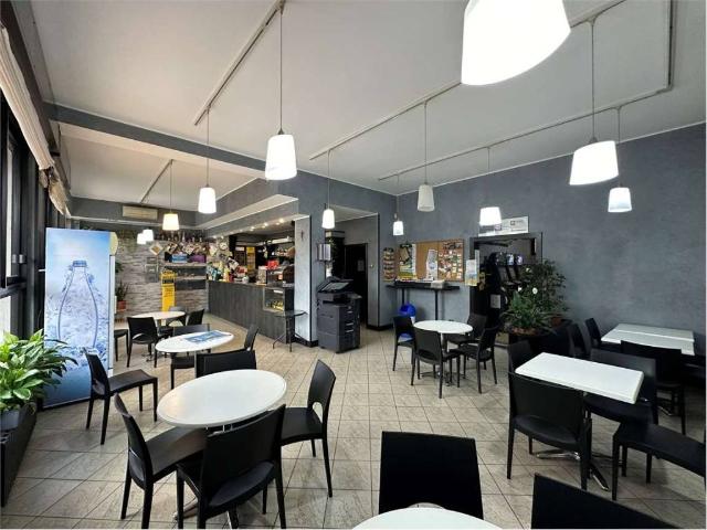 Locale Commerciale in vendita a Varallo Pombia, Novara