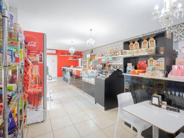 Locale Commerciale in vendita a Varedo, Monza e della Brianza