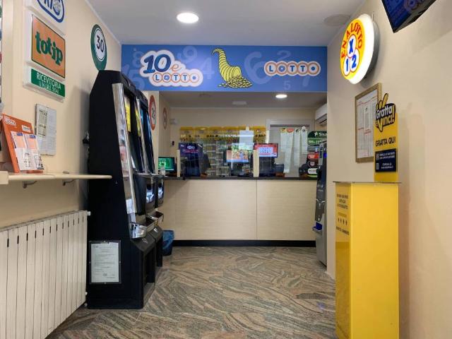Locale Commerciale in vendita a Biumo Superiore, Varese