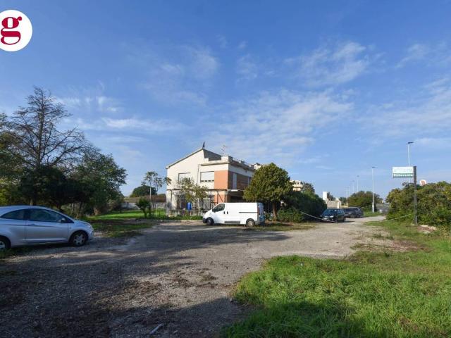 Locale Commerciale in vendita a Lebba, Vasto