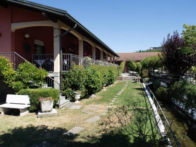 Locale Commerciale in vendita a Vedano Olona, Lombardia