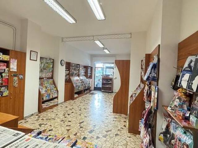 Locale Commerciale in vendita a Centro, Piemonte