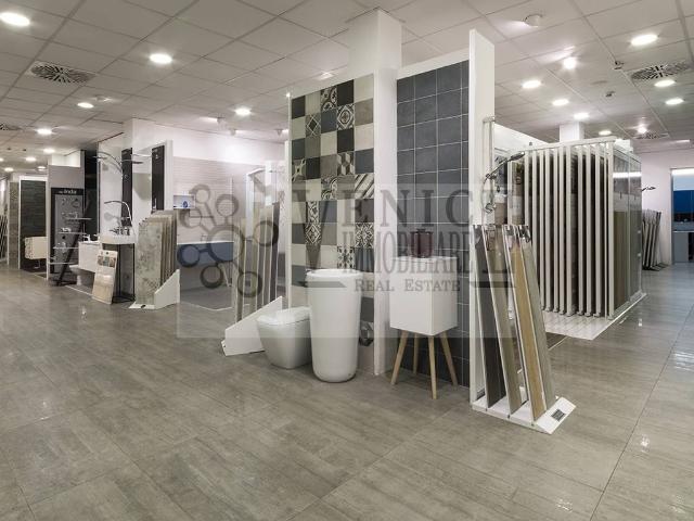 Locale Commerciale in vendita a Mestre-Carpenedo, Venezia