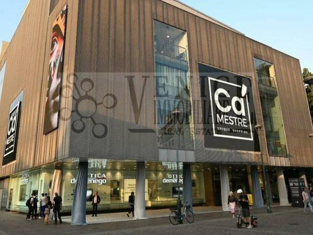 Locale Commerciale in vendita a Carpenedo, Venezia