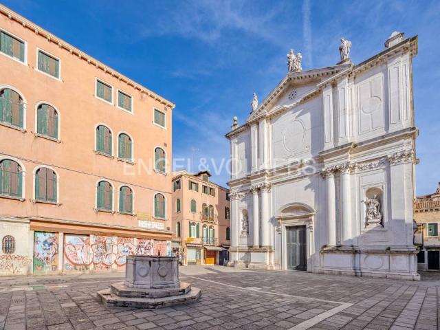 Locale Commerciale in vendita a San Polo, Venezia