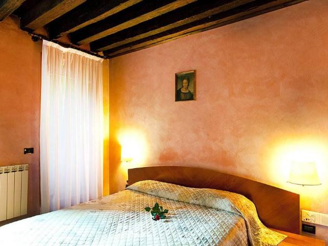 Locale Commerciale in vendita a Santa Croce, Venezia