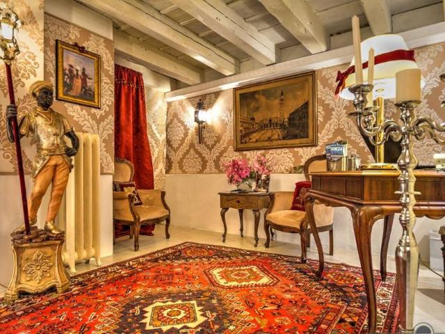 Locale Commerciale in vendita a San Polo, Venezia