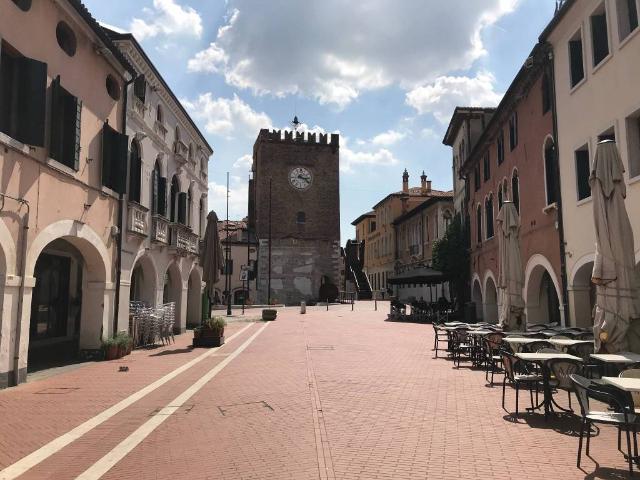 Locale Commerciale in vendita a Carpenedo, Venezia