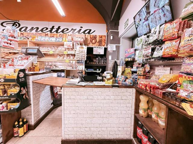 Locale Commerciale in vendita a Ventimiglia, Liguria