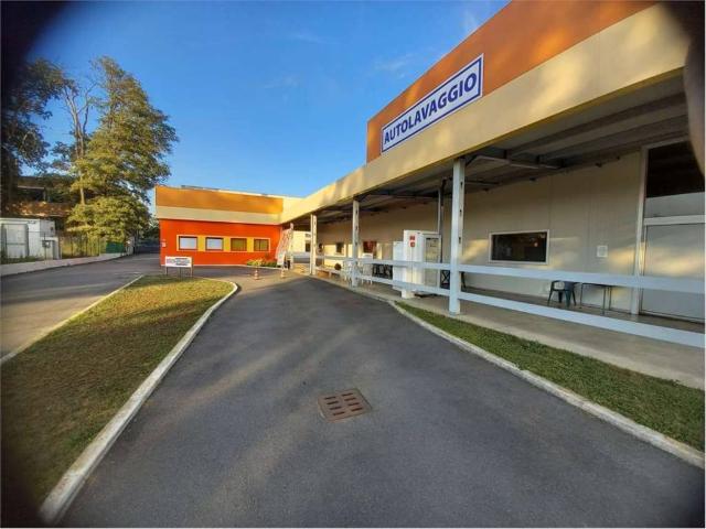 Locale Commerciale in vendita a Sesona, Vergiate