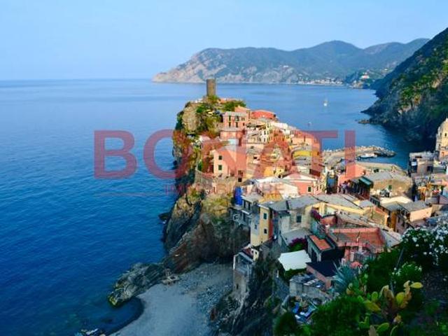 Locale Commerciale in vendita a Case Pianca, Vernazza