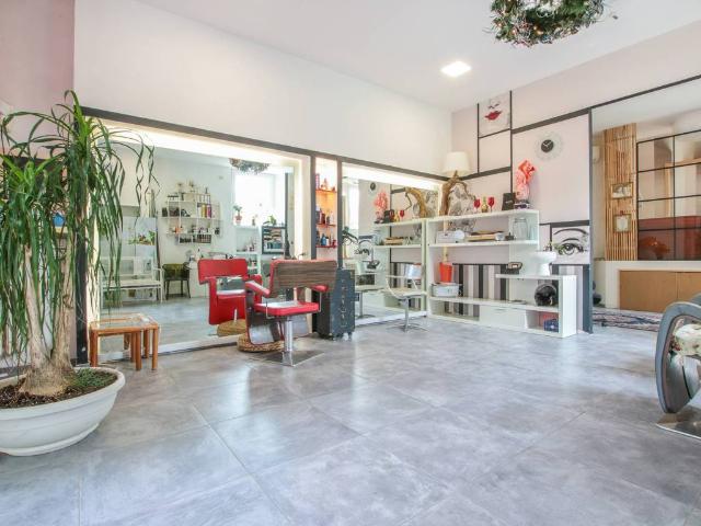 Locale Commerciale in vendita a Nord-Ovest, Brenzone