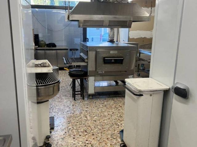 Locale Commerciale in vendita a Ovest, Brenzone