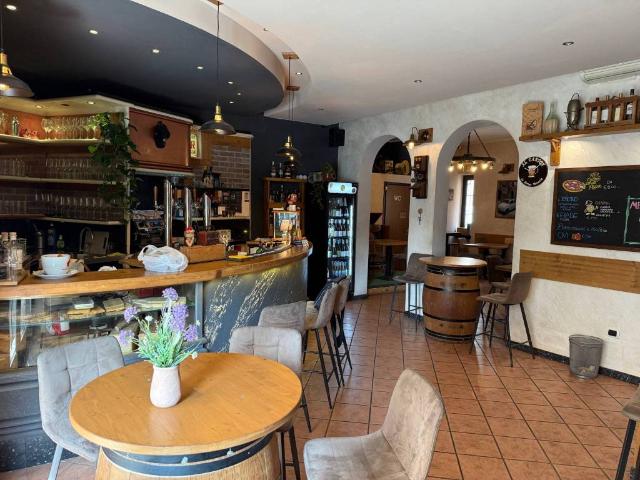 Locale Commerciale in vendita a Est, Brenzone