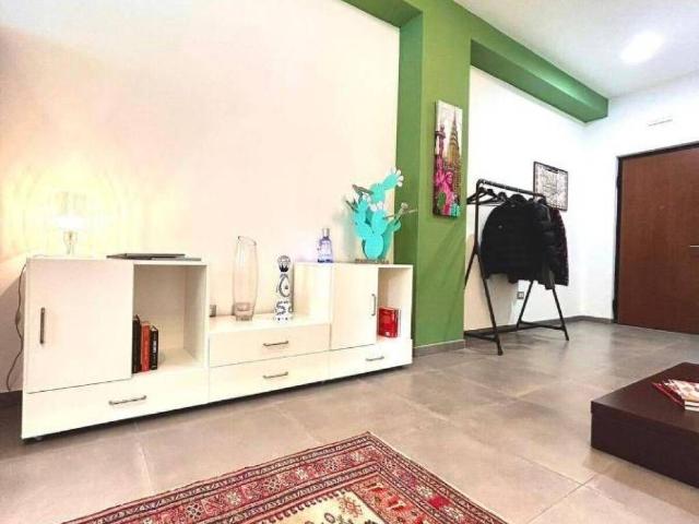 Locale Commerciale in vendita a Sud-Ovest, Brenzone