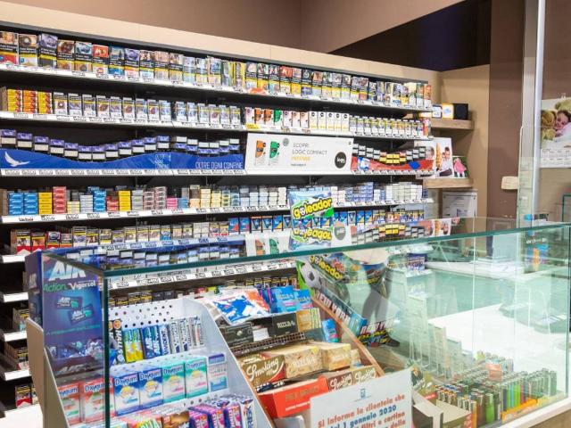 Locale Commerciale in vendita a Sud-Ovest, Brenzone