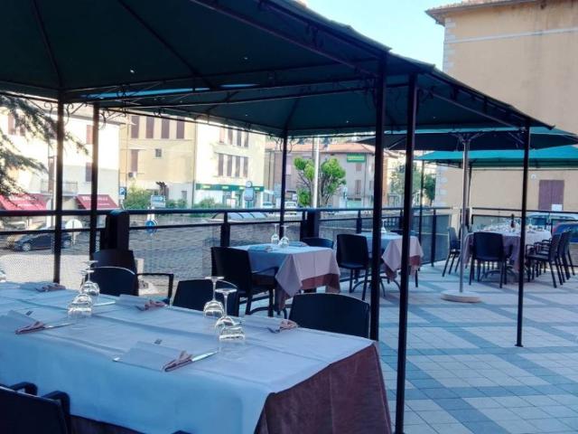Locale Commerciale in vendita a Colline Matildiche, Re