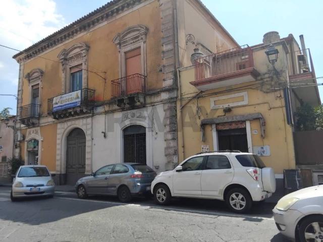 Locale Commerciale in vendita a Viagrande, Sicilia