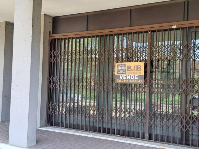 Locale Commerciale in vendita a Vicenza, Veneto
