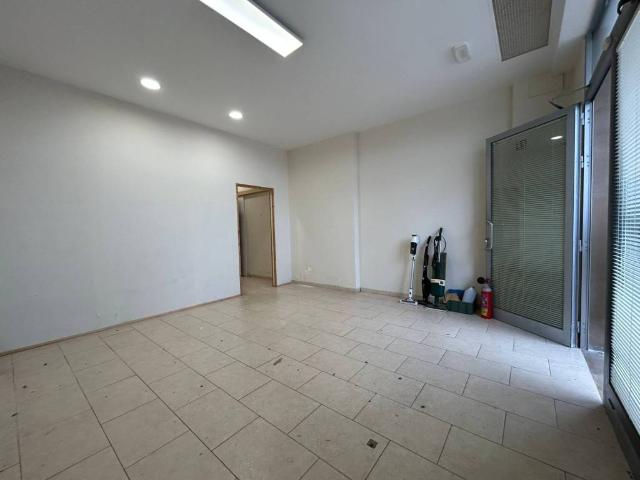 Locale Commerciale in vendita a San Giovanni alla Vena, San Giovannialla Vena