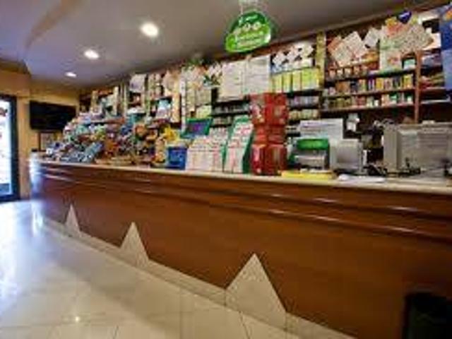 Locale Commerciale in vendita a Unione di comuni Terre di Castelli, Vignola