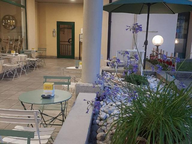 Locale Commerciale in vendita a Civello, Villa Guardia