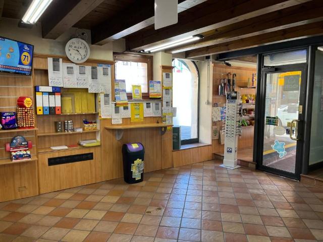 Locale Commerciale in vendita a Paroline, Villafranca di Verona