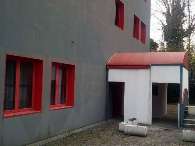 Locale Commerciale in vendita a Comunità montana della Valle Sabbia, Villanuova Sul Clisi
