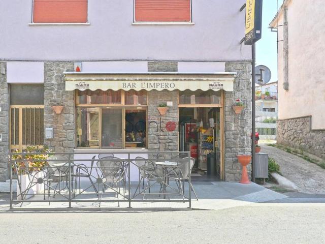 Locale Commerciale in vendita a Viterbo, Lazio