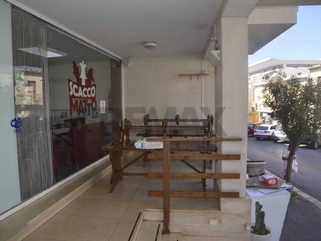 Locale Commerciale in vendita a Vittoria, Sicilia