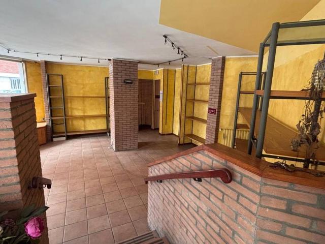Locale Commerciale in vendita a Casa Tossa, Voghera