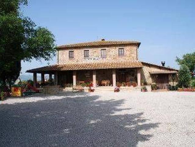 Locale Commerciale in vendita a Volterra, Toscana