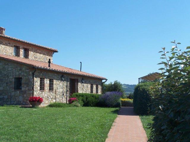 Locale Commerciale in vendita a Volterra, Toscana