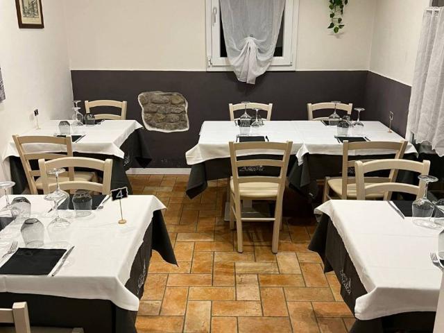Locale Commerciale in vendita a Unione dei comuni Valli del Reno, Lavino e Samoggia, Zola Predosa