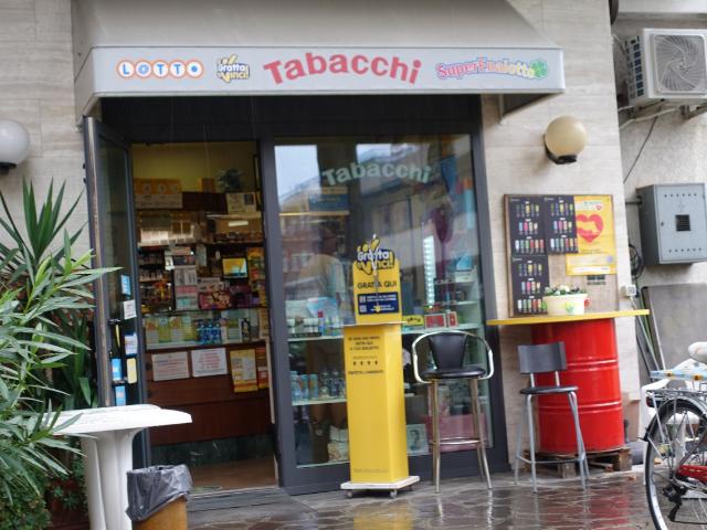 Locale Commerciale in vendita a Monterosso, Abano Terme Bagni