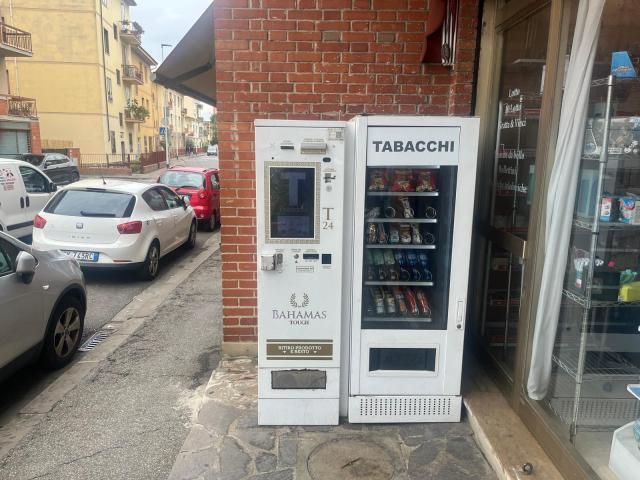 Locale Commerciale in vendita a Ponte a Greve, Firenze